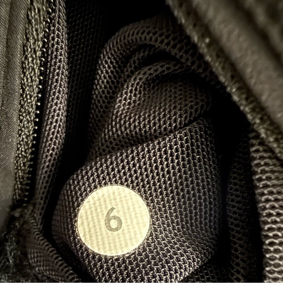 Rare Lululemon Go the Distance Vest Black Size 6 | Retired 2015 Release - Picture 13 of 13